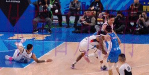 CBA爆大冷!山东2分险胜北京,周琦惨遭隔扣,超级外援22分读秒绝杀 CBA爆大冷!山东2分险胜北京,周琦惨遭隔扣,超级外援22分读秒绝杀