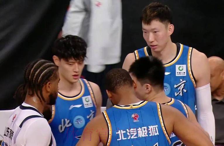 CBA爆大冷!山东2分险胜北京,周琦惨遭隔扣,超级外援22分读秒绝杀 CBA爆大冷!山东2分险胜北京,周琦惨遭隔扣,超级外援22分读秒绝杀